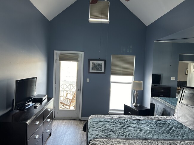 Building Photo - Shelter Cove