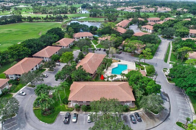 Foto del edificio - 421 Brackenwood Ln S