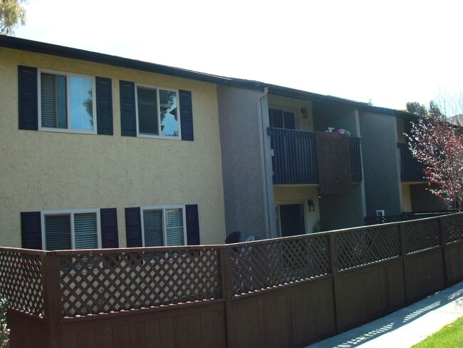 Building Photo - 321 Rancho Dr