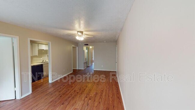 Building Photo - 306 Manuel Dr