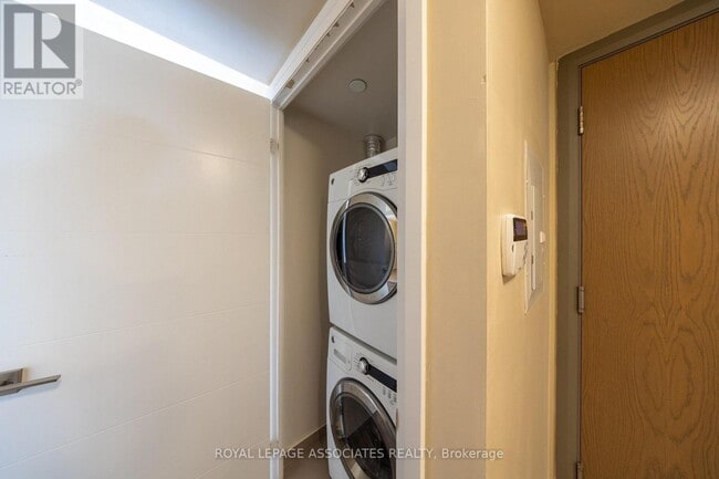 Building Photo - 18 Uptown Dr