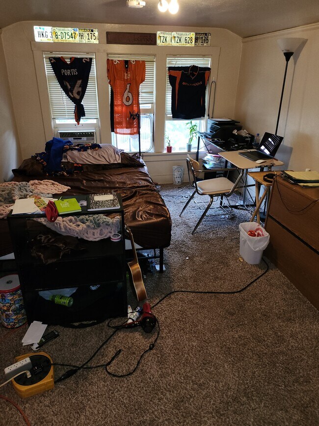 Living room - 524 5th St