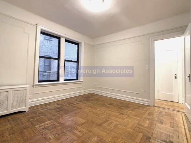 Foto del edificio - 15 Magaw Place