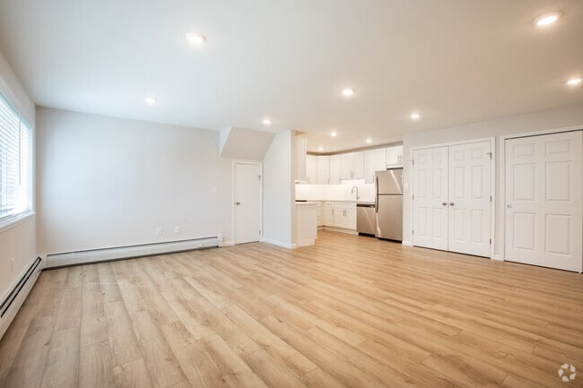 1 BR, 1 BA - 864 SQFT - Spruce Pond Country Club Apartments