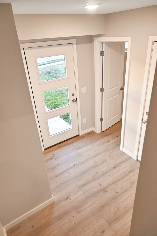 Entrada - 3431 Glenbrook Cir S