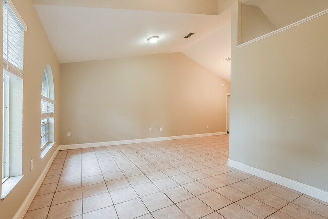 Foto del edificio - 264 Daisy Estates Dr