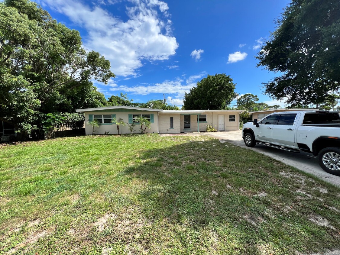 Foto principal - 895 Delano Rd