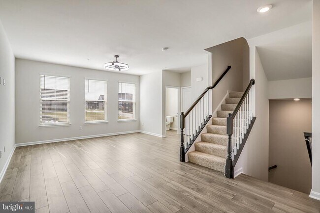 Building Photo - 421 Ensemble Wy