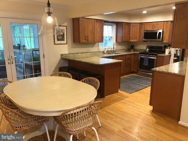 Foto del edificio - 9811 Meadow Knoll Ct