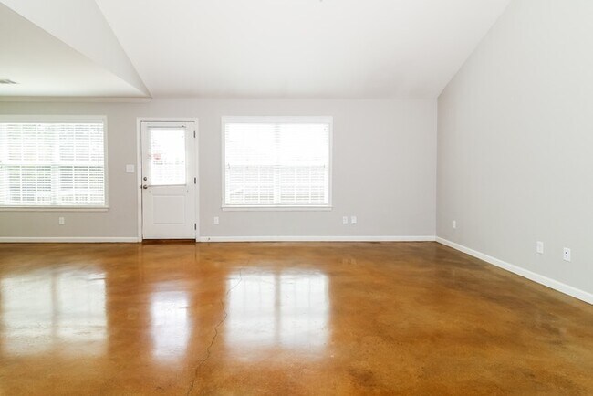 Foto del edificio - 5813 Heritage Heights Dr