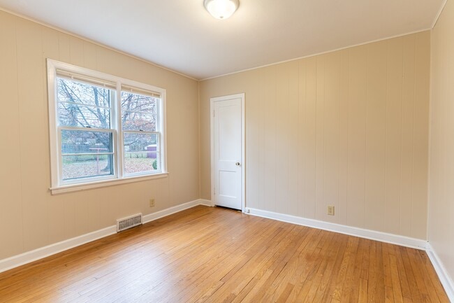 Building Photo - 2123 Lawndale Ave