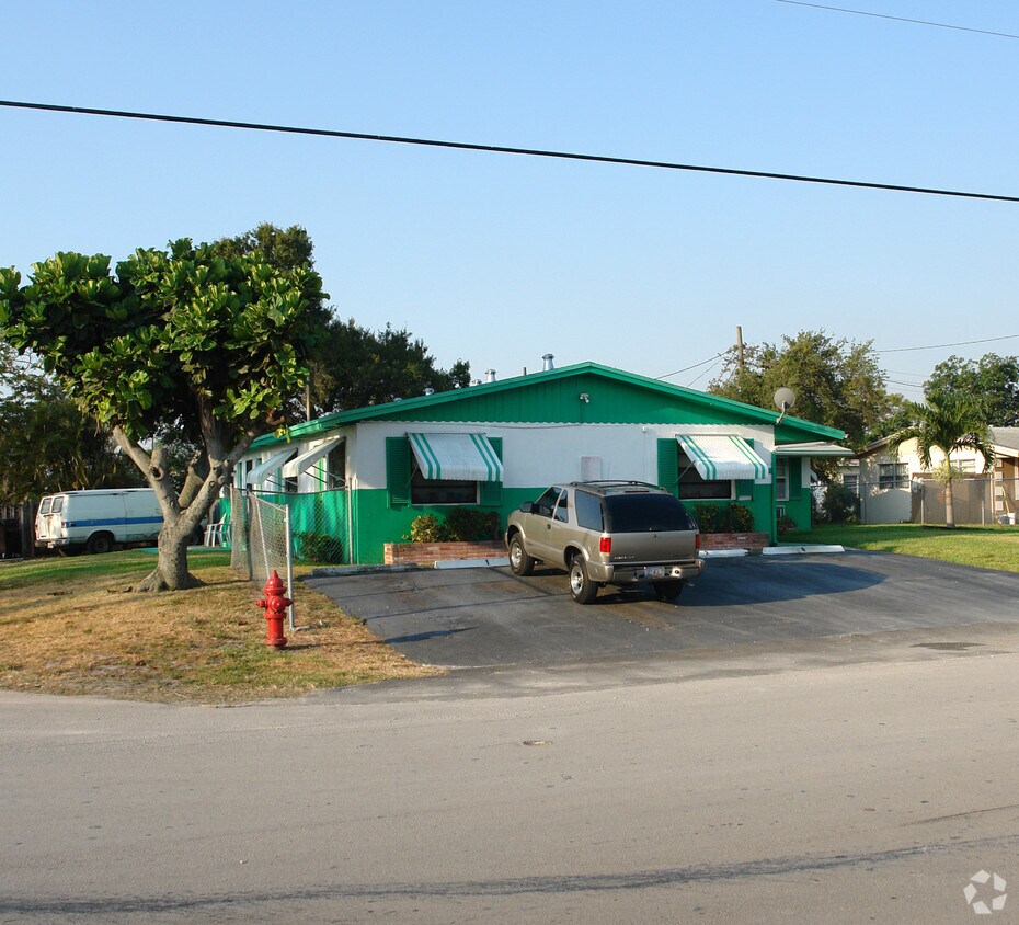 Primary Photo - 2850 SW 1st St