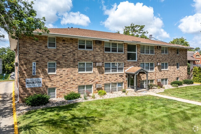 Building Photo - The Drake Apartments