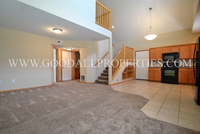 Foto del edificio - 3 bedroom, 2.5 Bath Townhome in Urbandale