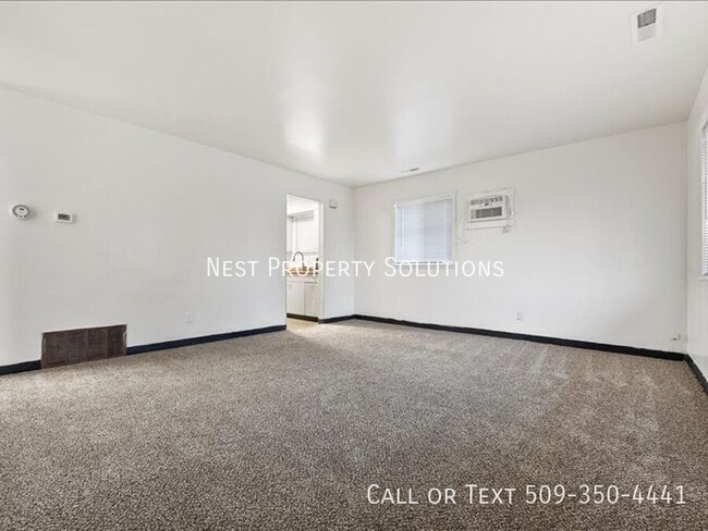 Building Photo - 1213 Vandenburg Ave