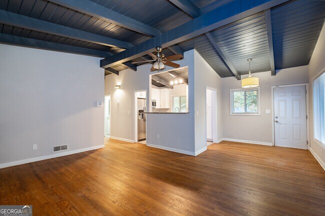 Building Photo - 2672 Woodacres Rd NE
