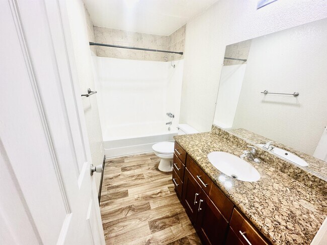 Foto del edificio - 2423 Wayside Terrace NE
