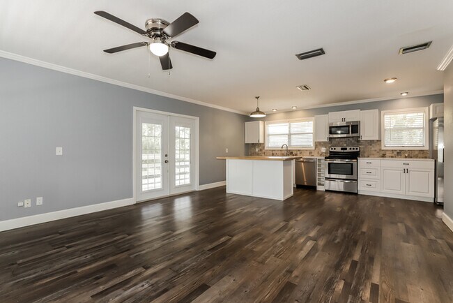 Foto del edificio - 1209 NE 6th Ct