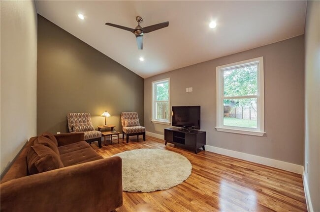 Building Photo - 1806 Romeria Dr
