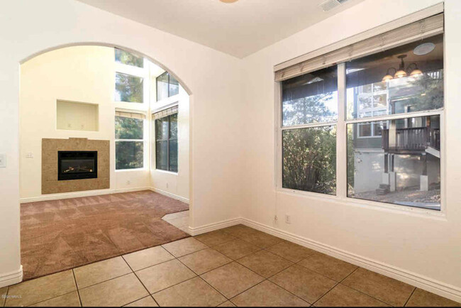 Building Photo - 1314 E Hatcher Dr