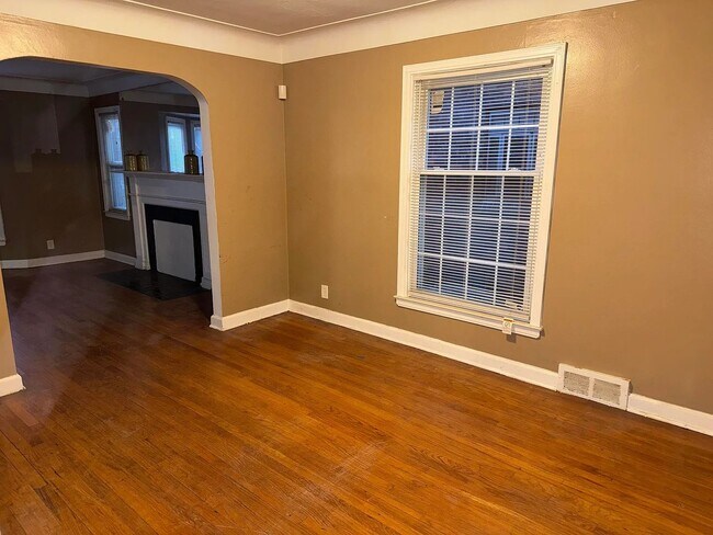 Foto del edificio - 3-Bedroom Detroit Home with Garage and Sun Porch