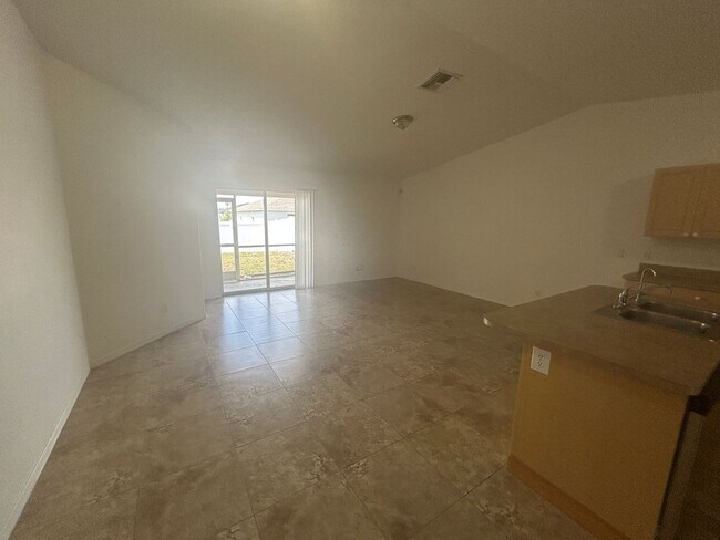 Photo - 605-607 SE 5th St Apartment