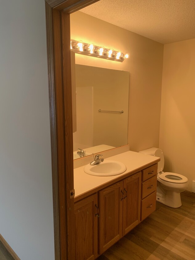 Master Bathroom - 401 Smith Ave