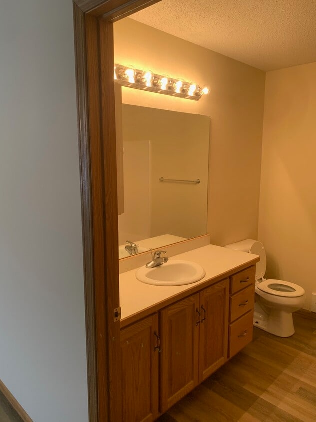 Master Bathroom - 401 Smith Ave