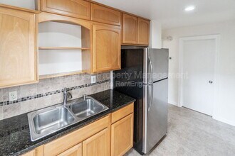 Building Photo - 908 E Longfellow Ave