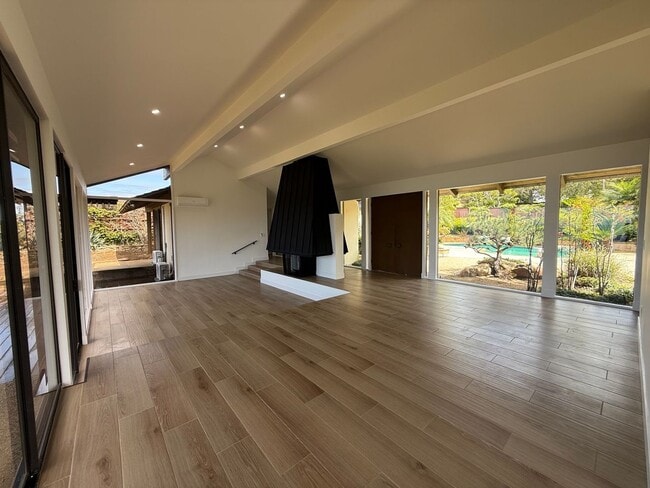 Building Photo - Newly Renovated 4 Bedroom Residence in La Jolla