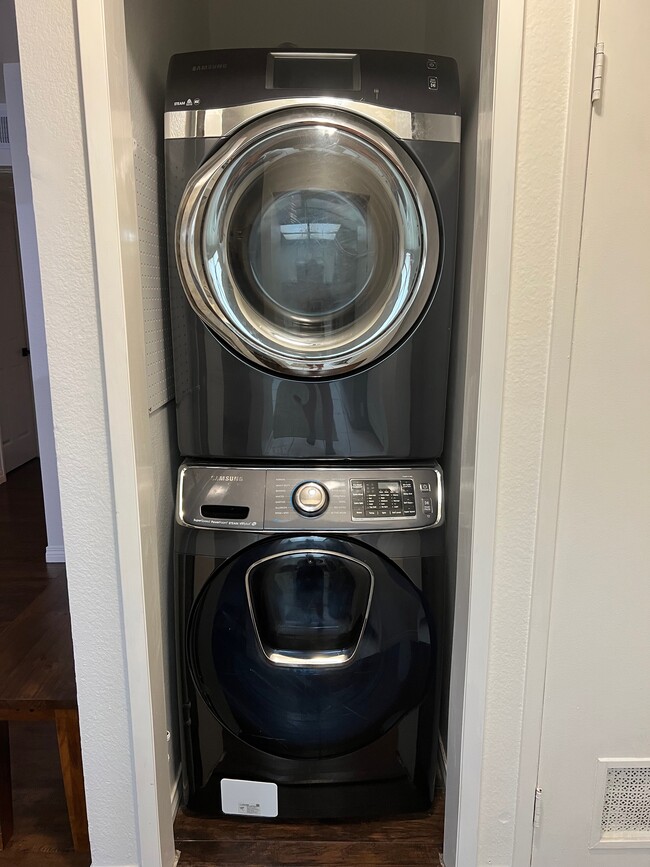 In unit washer/dryer - 1237 E 6th St