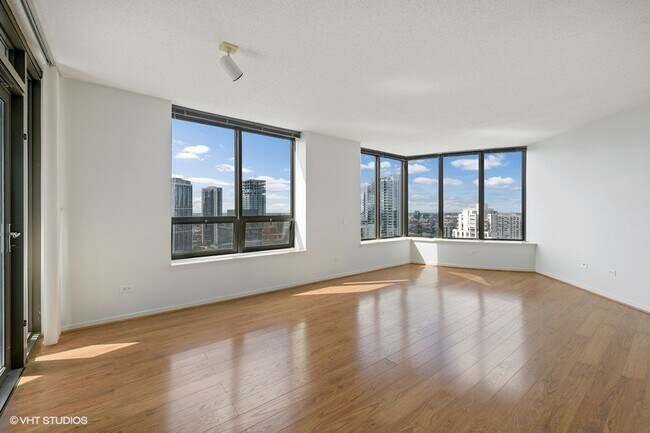 Building Photo - 400 N La Salle Dr
