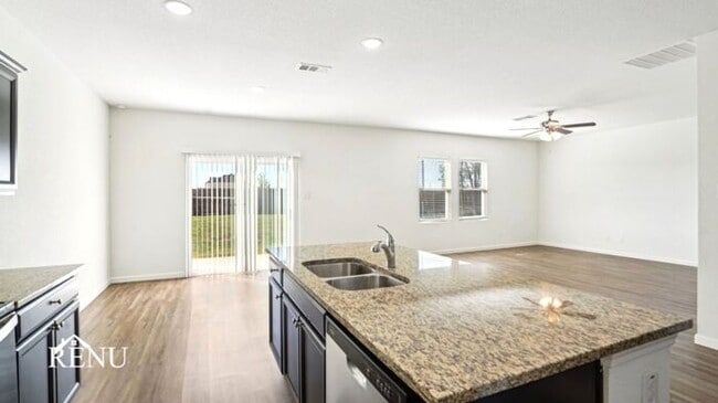 Building Photo - 830 Oakhurst Dr