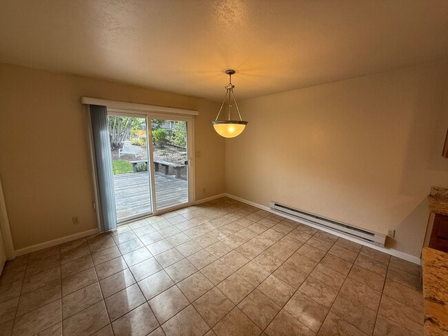 Foto del edificio - Beautiful Los Gatos Home with Huge Backyard! Coming Soon Available December 8th!