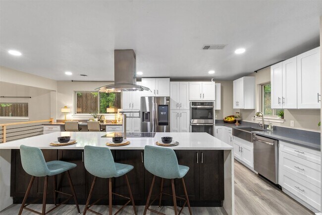 Foto del edificio - 3427 Lakewood Ln