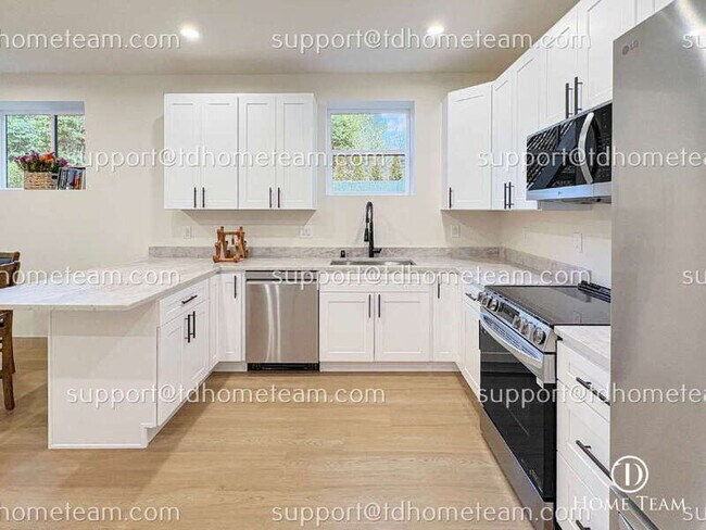Building Photo - 2511 Locust Ave W