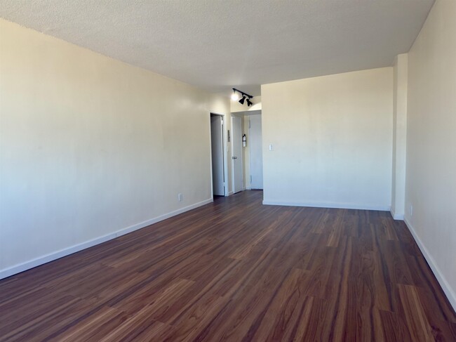 Building Photo - 201 St Pauls Ave