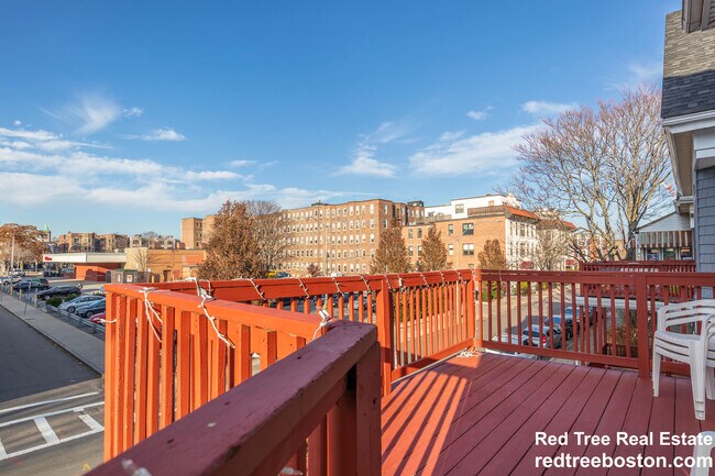 Foto del edificio - 42 Brainerd Rd