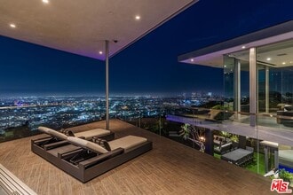 Building Photo - 1474 Blue Jay Way