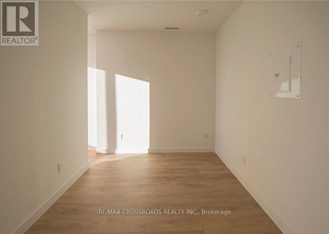 Building Photo - 215 Queen St W