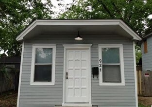 Building Photo - 921 N Fitzhugh Ave