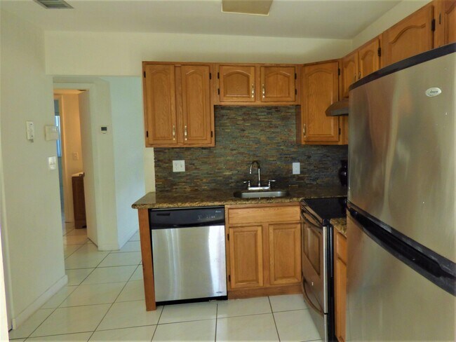 Foto del edificio - 3777 NW 78th Ave