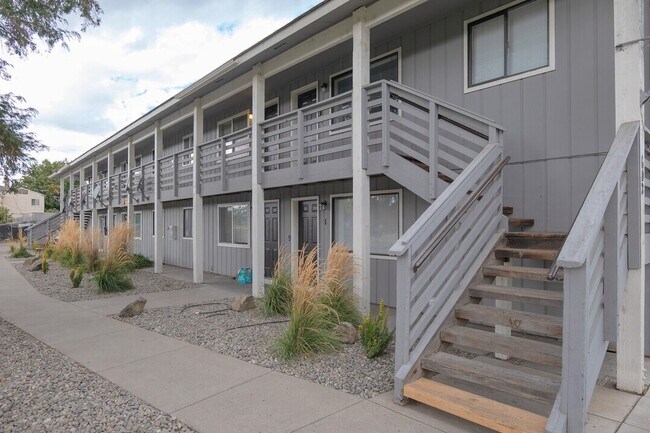 Foto del edificio - Yakima M.F. LLC