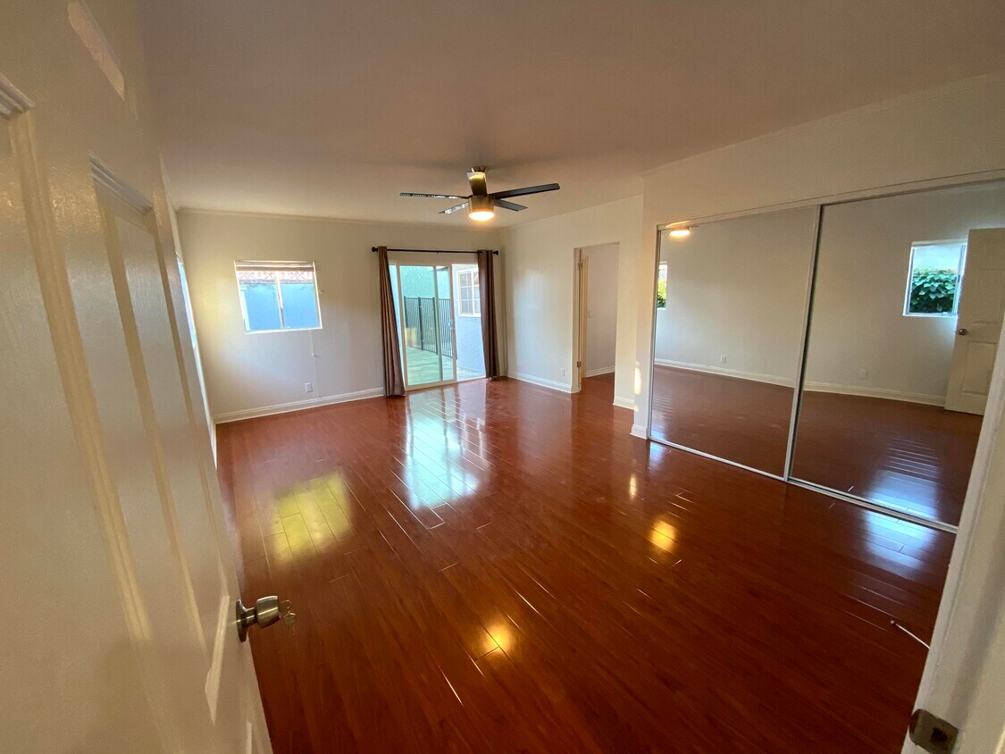 Foto del edificio - 1328 W 74th St