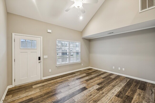 Foto del edificio - 3219 Clemons Cir