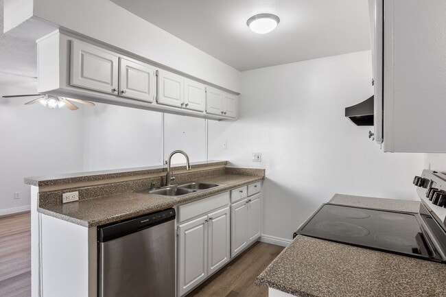 Foto del edificio - Updated 2 Bedroom Apartment!