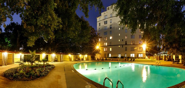 Foto del edificio - 3003 Maple Ave