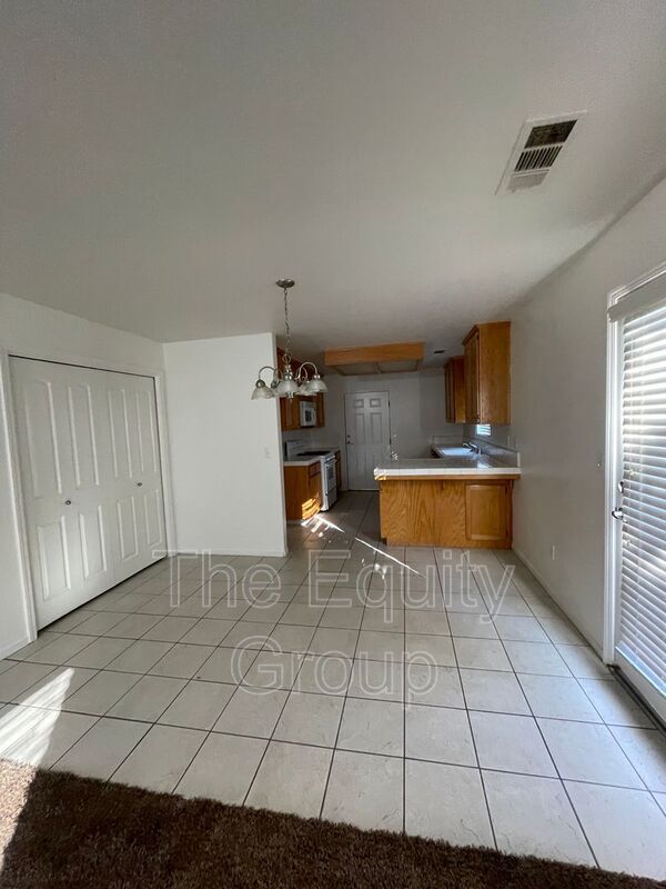 Building Photo - 2752 W Oriole Ave