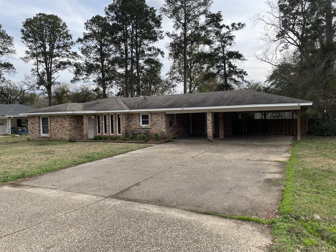Primary Photo - 1413 Cedar St