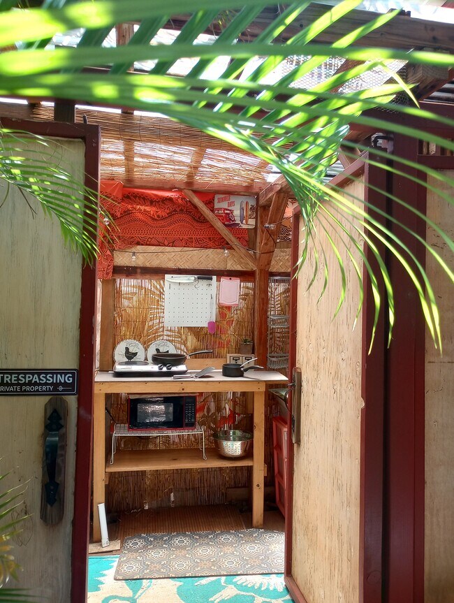 Segundo espacio al aire libre, cubierto y con terraza (de uso privado). - 281 Kaikea St